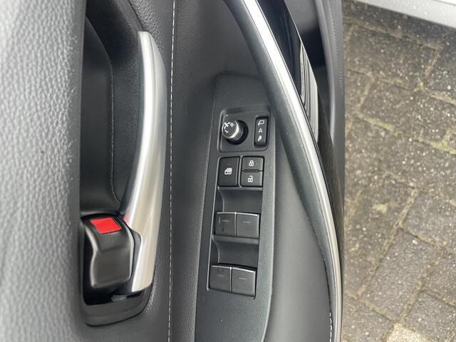 Toyota COROLLA Touring Sports Hybrid 200 Premium | Panoramadak | Trekhaak | All-season banden Allerduurste type
