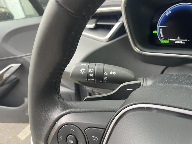 Toyota COROLLA Touring Sports Hybrid 200 Premium | Panoramadak | Trekhaak | All-season banden Allerduurste type