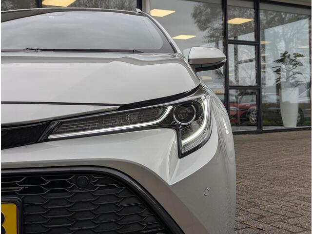Toyota COROLLA Touring Sports 1.8 Hybrid Business Plus | Stuur- & stoelverwarming | Trekhaak | PDC | BSM | Elektrische a.klep | Carplay & Android auto