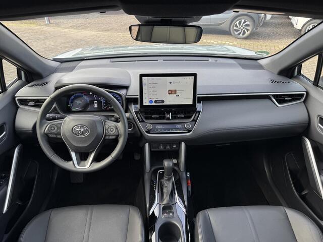Toyota COROLLA Cross Hybrid 140 Style **TREKHAAK/ STOELVERWARMING/ DODEHOEK DETECTIE/ KEYLESS/ GARANTIE**
