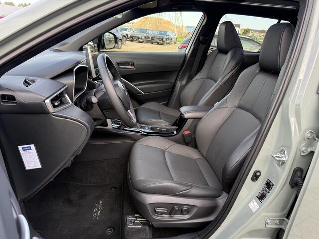 Toyota COROLLA Cross Hybrid 140 Style **TREKHAAK/ STOELVERWARMING/ DODEHOEK DETECTIE/ KEYLESS/ GARANTIE**