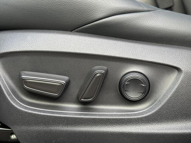 Toyota COROLLA Cross Hybrid 140 Style **TREKHAAK/ STOELVERWARMING/ DODEHOEK DETECTIE/ KEYLESS/ GARANTIE**