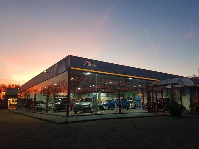 Toyota COROLLA 1.8 Hybrid Automaat Business Plus | Stoel- en stuurverwarming |