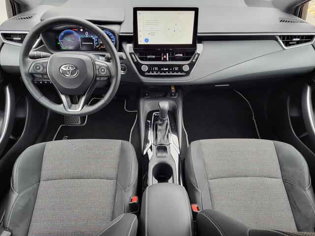 Toyota COROLLA Touring Sports Hybrid 140 Dynamic Automaat / tot 10 jaar Garantie* / Winter Pakket / All Season banden / Adaptief CC / Stuur-, Stoel en voorruitverwarming / Draadloze telefoon lader / Apple Carplay / Android Auto / Achteruitrijcamera /
