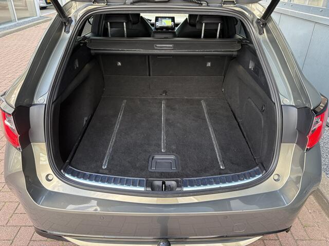 Toyota COROLLA Touring Sports 2.0 Hybrid Premium CAMERA/KEYLESS/DODEHOEK/18INCH/LEDER/STOELVERWARMING