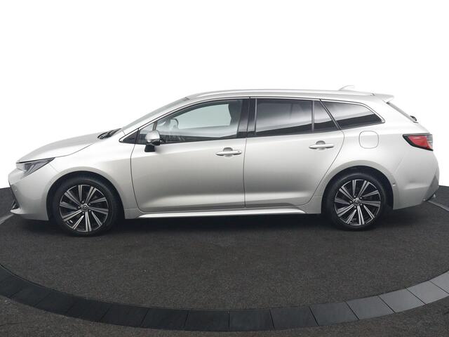 Toyota COROLLA Touring Sports 2.0 Hybrid Dynamic | Parkeersensoren Rondom | Led Verlichting | Stoelverwarming | Privacy Glas |