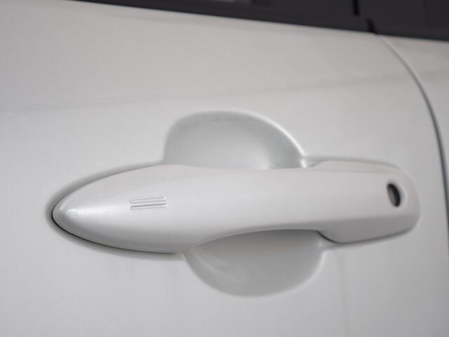 Toyota COROLLA Cross Hybrid 140 Style | Dodehoekdetectie | Toyota Safety Sense 3 | Voorstoelen- en Stuurwiel Verwarmd | Apple CarPlay/ Android Auto | Adaptive Cruise Control | Achteruitrijcamera | Draadloos Telefoonlader