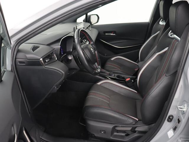 Toyota COROLLA 2.0 Hybrid GR-Sport | Trekhaak | Stoelverwarming | Adaptive cruise | Carplay | Navigatie | Keyless | Sportstoelen | Full LED | Half leder | Climate control