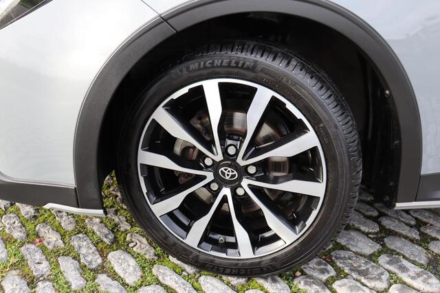 Toyota COROLLA Touring Sports 1.8 Hybrid Trekhaak, Apple Carplay ,Android auto, Achteruitrijcamera, Inklapbare spiegels