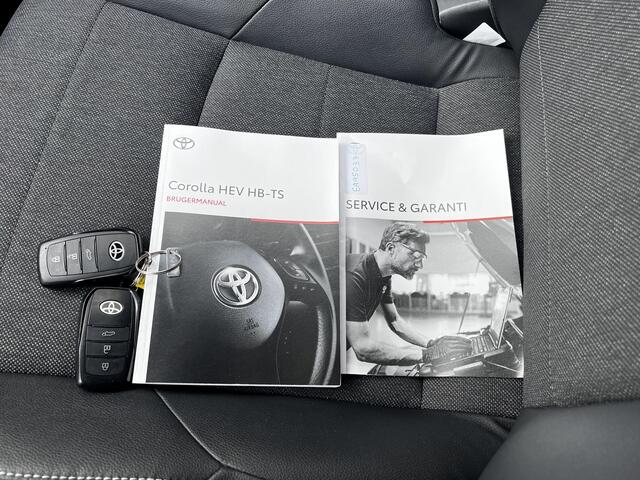 Toyota COROLLA Touring Sports Hybrid 140 Comfort Automaat / Fabrieksgarantie tot 03-2027 < 100.000km, tot 10 jaar mogelijk ** / Navigatie (abbo) / Adaptieve CC / Achteruitrijcamera / Stuur- en stoelverwarming / Apple Carplay Android / 17" LM wielen + All Season banden 