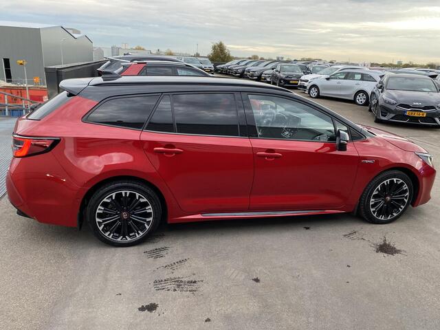 Toyota COROLLA Touring Sports 2.0 Hybrid GR-Sport Nieuw geleverd 1e eigenaar. Sportieve GR interieur, navigatie Apple CarPlay/Android Auto, stoelverwarming, draadloos telefoonlader, adaptieve cruise control, keyless,