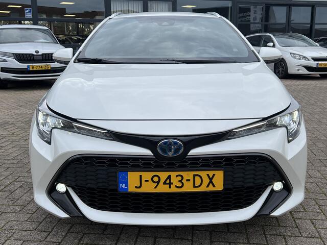 Toyota COROLLA Touring Sports 1.8 Hybrid Business Plus Navigatie* Carplay Camera Keyless Led Stoelverwarming ACC Dab 17 Inch Velgen Getint Glas NL Auto Wit Metallic