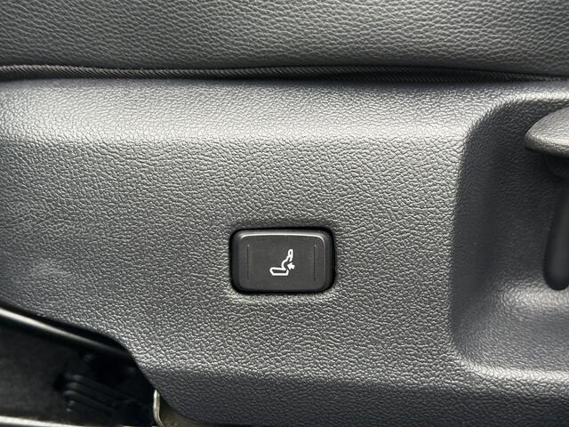 Toyota COROLLA 2.0 Hybrid Executive **NAVIGATIE/ HEAD UP DISPLAY/ DODEHOEK DETECTIE/ 36 MAANDEN GARANTIE**