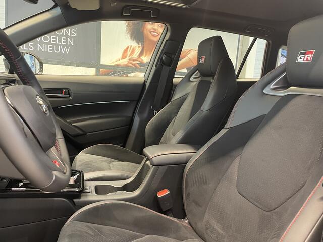 Toyota COROLLA Cross Hybrid 180 GR Sport | Apple Carplay | Toyota Safety Sense | Dikke uitvoering | Achteruitrijcamera |