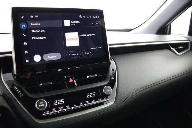 Toyota COROLLA Cross Hybrid 140 Dynamic | Apple Carplay/Android Auto | Elektrische Achterklep | Parkeersensoren | Stoel/Stuurverwarming |