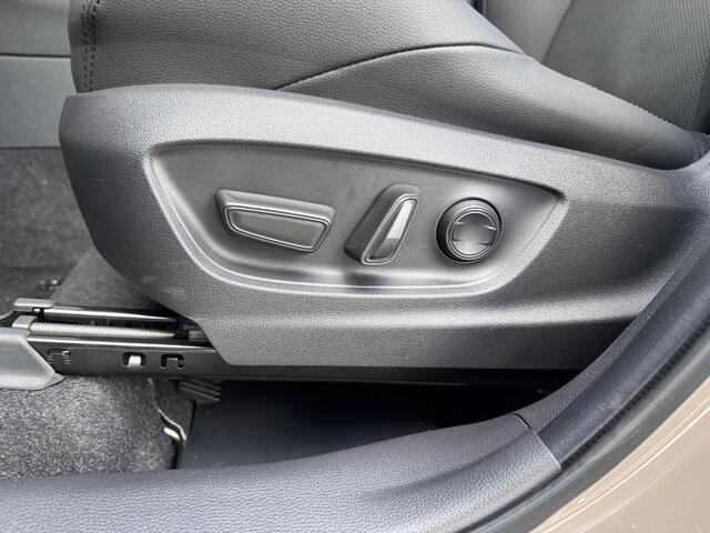 Toyota COROLLA Cross Hybrid 180 Executive | Parkeersensoren Voor+achter | BSM | JBL Premium geluid | Lederen bekleding | Stoel/stuurverwarming