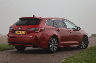 toyota-corolla-touring-sports-1.8-h