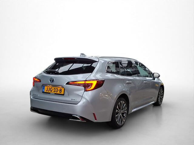 Toyota COROLLA Touring Sports Hybrid 140 Dynamic Eerst stickers laten vervangen vervolgens nieuwe foto's Mats foto's maken zonder stickers op deur