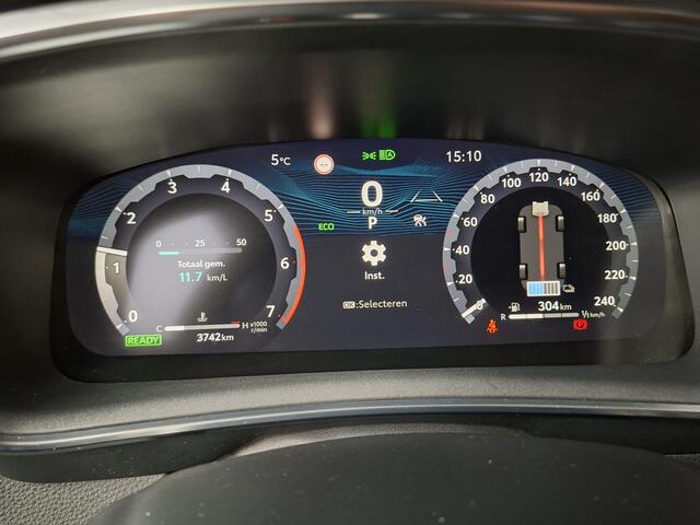 Toyota COROLLA Touring Sports Hybrid 140 Dynamic Eerst stickers laten vervangen vervolgens nieuwe foto's Mats foto's maken zonder stickers op deur