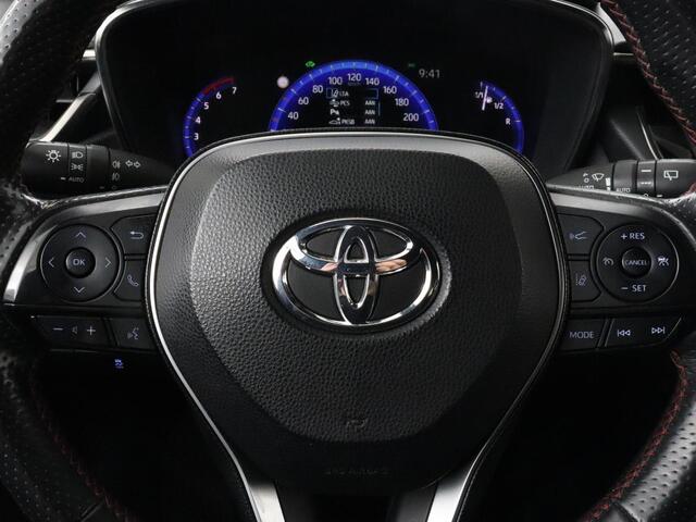 Toyota COROLLA 1.8 Hybrid GR-Sport | Trekhaak | Stoelverwarming | Carplay | Camera | Sportstoelen | Park Assist | Half leder | Adaptive cruise | Climate control | Full LED | Keyless