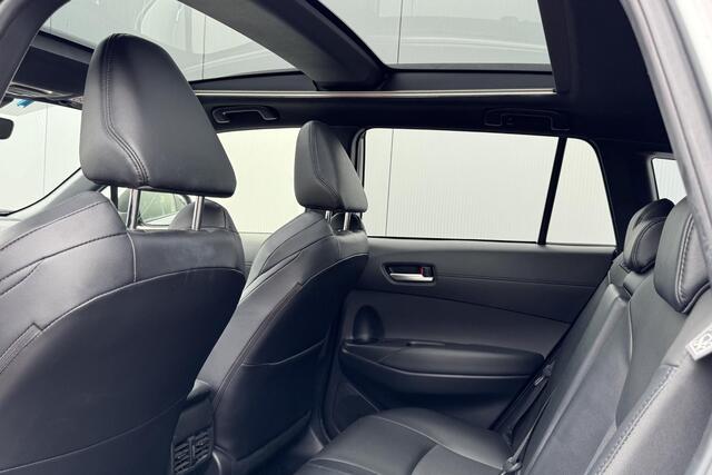 Toyota COROLLA Cross 2.0 High Power Hybrid Executive Edition Panoramadak, Dodehoekdetectie, Parkeersensoren voor + achter, Elektrische achterklep, Led, Navi, Garantie t/m 2034!