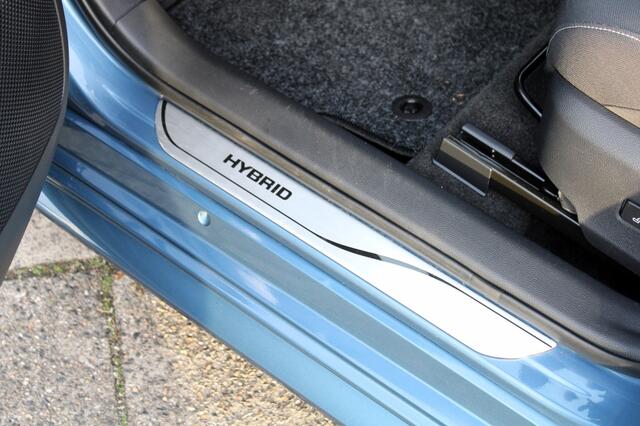 Toyota COROLLA Touring Sports 1.8 Hybrid Business Plus