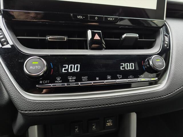 Toyota COROLLA Cross Hybrid 140 Style + Premium Pack | Trekhaak | Half Leder | Stoelv