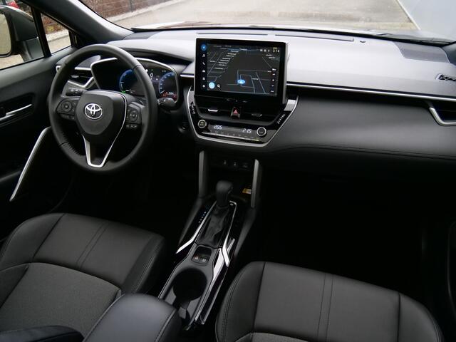 Toyota COROLLA Cross 1.8 High Power Hybrid Style 140 Pk Automaat Navigatie / DAB / Leer / Pano-dak / Apple Carplay
