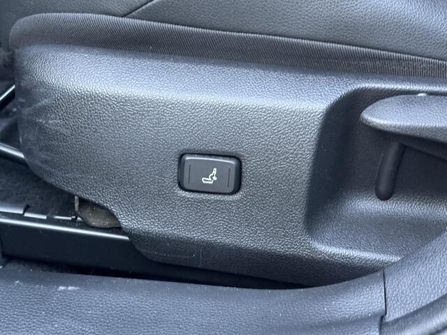 Toyota COROLLA Touring Sports 2.0 Hybrid Dynamic **NAVIGATIE/ STOELVERWARMING/ ADAPTIEF CRUISECONTROL/ 36 MAANDEN GARANTIE**