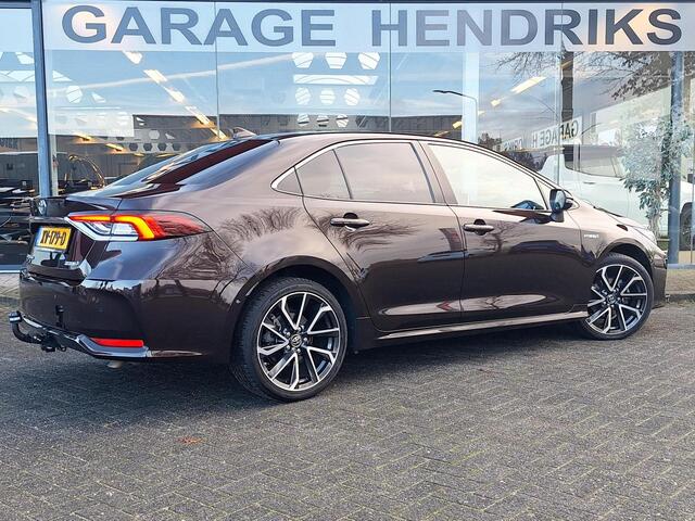 Toyota COROLLA 1.8 Hybrid Executive Sedan | Trekhaak | Blindspot | Adaptive CC | Leder-Stof | Occasion