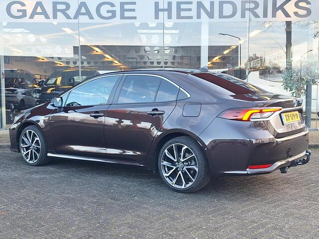 Toyota COROLLA 1.8 Hybrid Executive Sedan | Trekhaak | Blindspot | Adaptive CC | Leder-Stof | Occasion