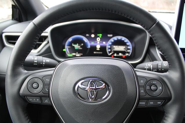 Toyota COROLLA Cross Hybrid 140 Style Plus | Rijklaar | Stoel-/stuurverw. | El.achterklep | Keyless | Adap.cruise | LED | Parkeersens. v+a | Apple/Android | Navi