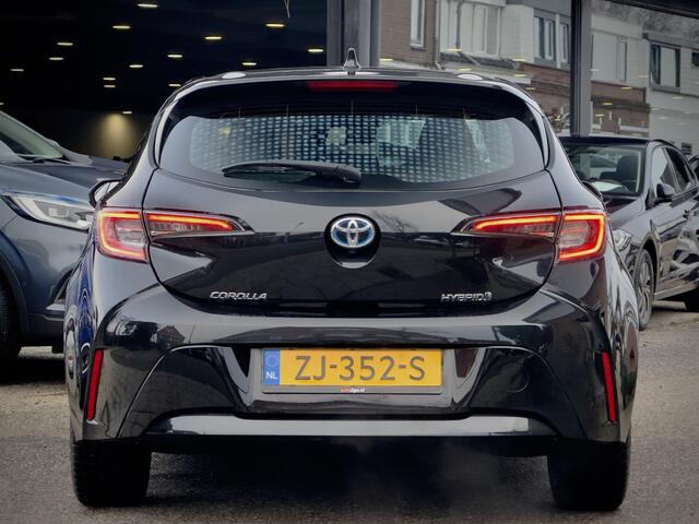 Toyota COROLLA 1.8 HYBRID AUT FIRST EDITION 97D.KM! NAVI CAMERA LED LMV PDC