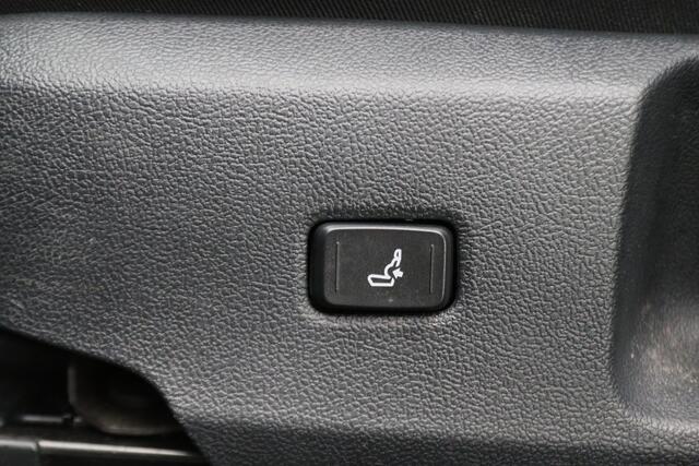 Toyota COROLLA Touring Sports 1.8 Hybrid Dynamic Camera, Keyless, Apple Carplay, ACC, Stoelverwarming, Climate, 17"