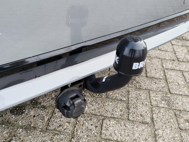 Toyota COROLLA Touring Sports 1.8 Hybrid Business Plus | Trekhaak | Keyless Entry&Start | Andr