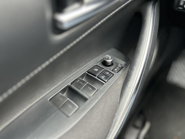 Toyota COROLLA Touring Sports 1.8 Hybrid Business Plus | 1e Eigenaar | Keyless entry | Camera | Stoelverwarming | Lane assist |