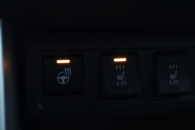 Toyota COROLLA Cross Hybrid 140 Style | Parkeersensoren V+A | Trekhaak | Stuur - Stoe