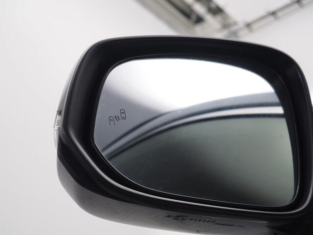 Toyota COROLLA Cross Hybrid 140 Style | Dodehoekdetectie | Toyota Safety Sense 3 | Voorstoelen- en Stuurwiel Verwarmd | Apple CarPlay/ Android Auto | Adaptive Cruise Control | Achteruitrijcamera | Draadloos Telefoonlader