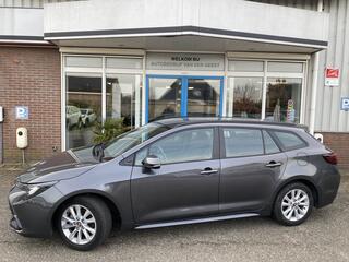 toyota-corolla-touring-sports-hybri
