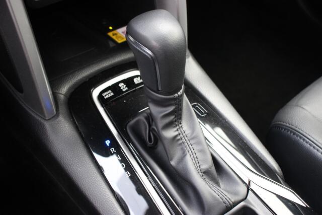 Toyota COROLLA Cross Hybrid Style Automaat | Blind spot | Stuur & Stoelverwarming | Elek. achterklep |