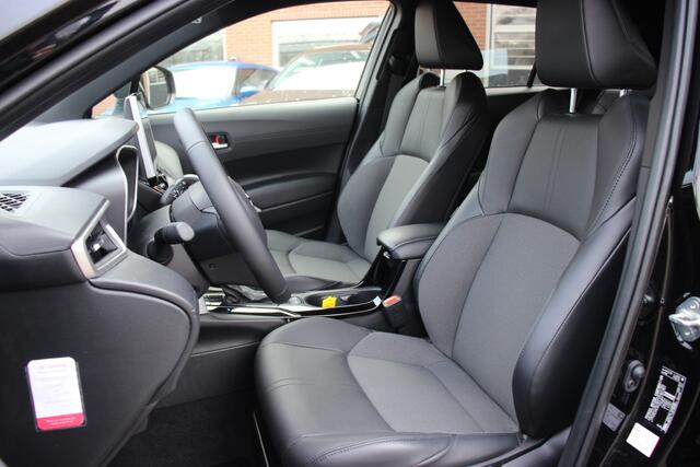 Toyota COROLLA Cross Hybrid Style Automaat | Blind spot | Stuur & Stoelverwarming | Elek. achterklep |