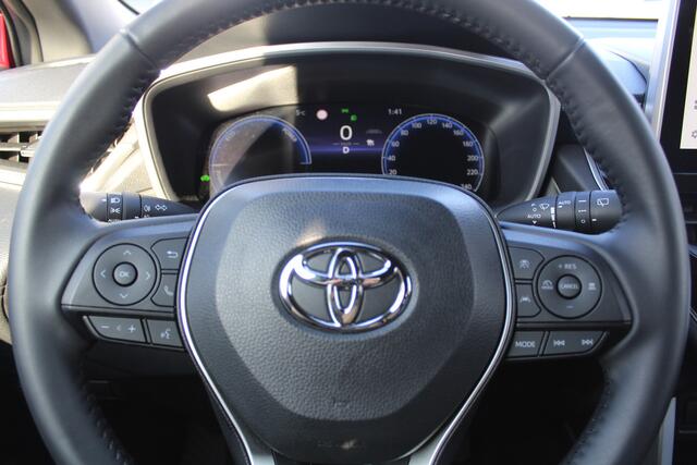 Toyota COROLLA Cross 2.0 Hybrid 200 Style | Rijklaar | Treeplanken | Stoelverwarming | Apple/Android | Navi | Clima |