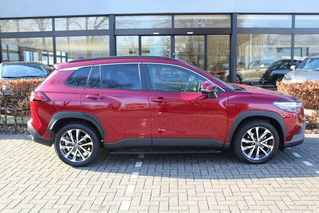 Toyota COROLLA Cross 2.0 Hybrid 200 Style | Rijklaar | Treeplanken | Stoelverwarming | Apple/Android | Navi | Clima |