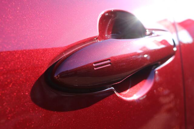 Toyota COROLLA Cross 2.0 Hybrid 200 Style | Rijklaar | Treeplanken | Stoelverwarming | Apple/Android | Navi | Clima |