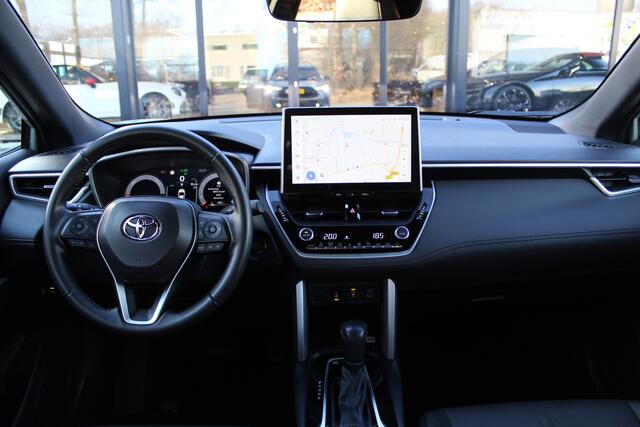 Toyota COROLLA Cross Hybrid 200 Style | Rijklaar | Stoelverwarming | Blind Spot | Navi | Apple/Android | Clima | Adap Cruise | LED | Keyless | Camera | El. achterklep