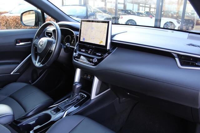 Toyota COROLLA Cross Hybrid 200 Style | Rijklaar | Stoelverwarming | Blind Spot | Navi | Apple/Android | Clima | Adap Cruise | LED | Keyless | Camera | El. achterklep