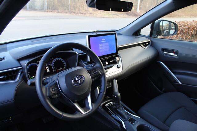 Toyota COROLLA Cross Hybrid 140 Style | Rijklaar | Trekhaak | Blind Spot | Apple/Android | DAB+ | Camera | Navi | Adap Cruise | LED | El. achterklep | Keyless