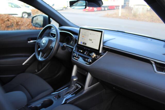 Toyota COROLLA Cross Hybrid 140 Style | Rijklaar | Trekhaak | Blind Spot | Apple/Android | DAB+ | Camera | Navi | Adap Cruise | LED | El. achterklep | Keyless
