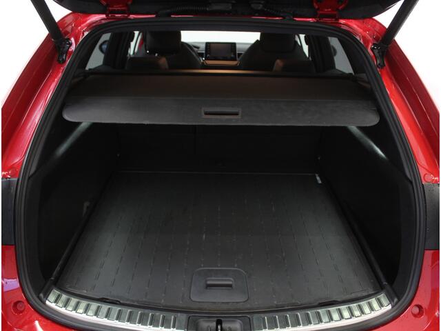 Toyota COROLLA Touring Sports 1.8 Hybrid Executive CARPLAY | CAMERA | LMV17 | ADAPCRUISE | ELECAKLEP | LED | AFNTRHAAK | PDCV+A | STOELVERW | NAVI