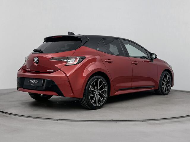 Toyota COROLLA 1.8 Hybrid Executive | Stoelverwarming | Parkeersensoren V+A | Navigatie |